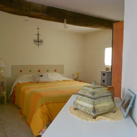 Vakantiehuis Le Petit Abre A Prunier *