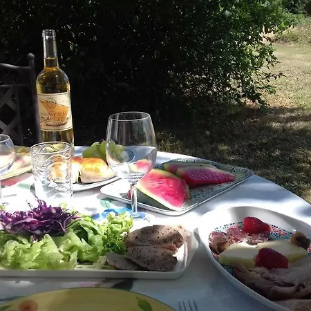 Le Petit Abre A Prunier Saint-Sauveur (Dordogne)