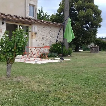 Le Petit Abre A Prunier