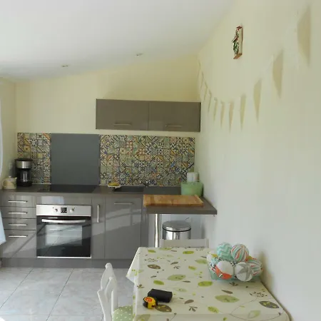 Le Petit Abre A Prunier * Saint-Sauveur (Dordogne)
