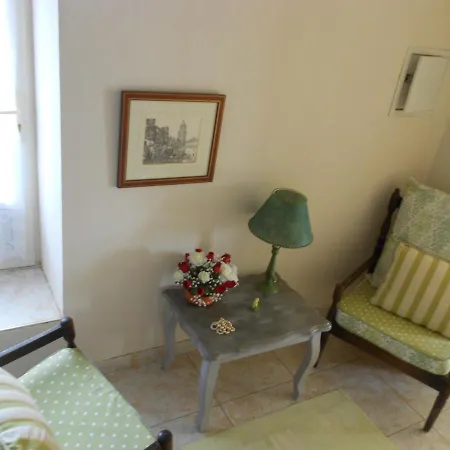 Le Petit Abre A Prunier *