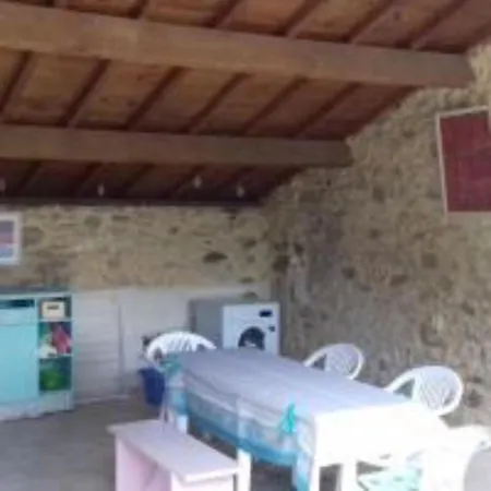 Vakantiehuis Le Petit Abre A Prunier *