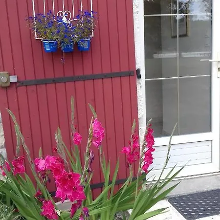 Le Petit Abre A Prunier * Saint-Sauveur (Dordogne)